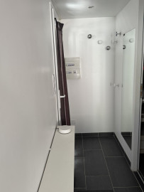 
                                                                                        Location
                                                                                         Petite maison individuelle plein pied, terrasse