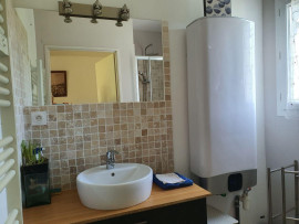 
                                                                                        Location
                                                                                         Petite maison tranquille