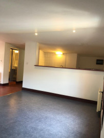 
                                                                                        Location
                                                                                         Petite maison tranquille