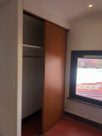 
                                                                                        Location
                                                                                         Petite maison tranquille