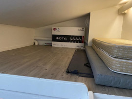 
                                                                                        Location
                                                                                         Petite maison tranquille