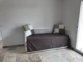 
                                                                                        Location
                                                                                         Petite maison tranquille