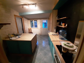 
                                                                                        Location
                                                                                         Petite maison tranquille près de la forêt.