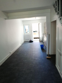 
                                                                                        Location
                                                                                         Petite maison ville avec jardin quartier Calme.