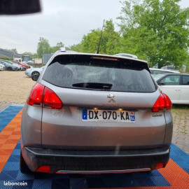 Voiture
Peugeot 2008 1.2 PURETECH - 12V TURBO