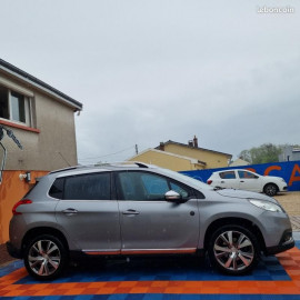 Voiture
Peugeot 2008 1.2 PURETECH - 12V TURBO