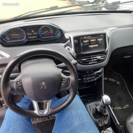Voiture
Peugeot 2008 1.2 PURETECH - 12V TURBO