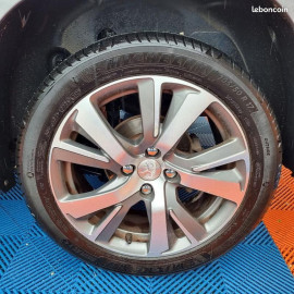 Voiture
Peugeot 2008 1.2 PURETECH - 12V TURBO