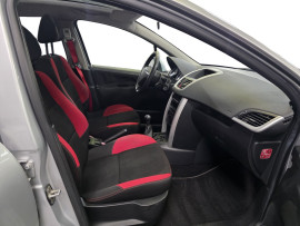 
                                                                                        Voiture
                                                                                         Peugeot 207