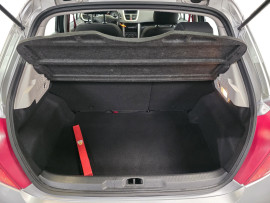 
                                                                                        Voiture
                                                                                         Peugeot 207