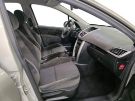 
                                                                                        Voiture
                                                                                         Peugeot 207