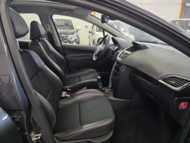 
                                                                                        Voiture
                                                                                         Peugeot 207