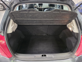 
                                                                                        Voiture
                                                                                         Peugeot 207