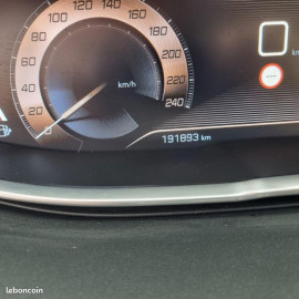 Voiture
Peugeot 3008 2.0 BLUE HDI II 177 cv Boîte auto