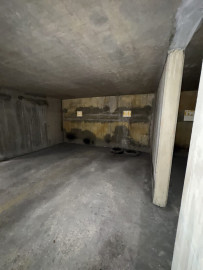 
                                                                                        Location
                                                                                         Place de parking 9 m²