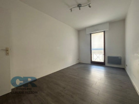 
                                                                                        Vente
                                                                                         PLACE DES VOSGES - F2 à vendre