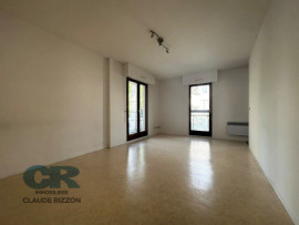 
                                                                                        Vente
                                                                                         PLACE DES VOSGES - F2 à vendre
