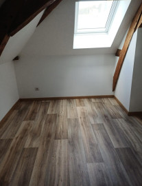 
                                                                                        Location
                                                                                         Plein centre, bel appartement duplex lumineux
