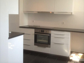 
                                                                                        Location
                                                                                         Pont de Bezons T2, 66m2 F3 rénové, cuis. intégrée