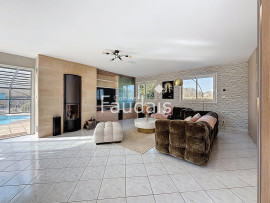 
                                                                                        Vente
                                                                                         PONT HEBERT, maison de 200m2 avec piscine