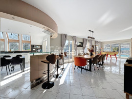 
                                                                                        Vente
                                                                                         PONT HEBERT, maison de 200m2 avec piscine