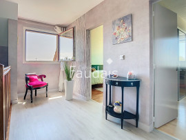 
                                                                                        Vente
                                                                                         PONT-HEBERT, Maison rénovée de 145m2, 4 chambres