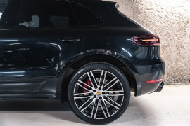 
                                                                                        Voiture
                                                                                         Porsche Macan Turbo V6 3.6 400