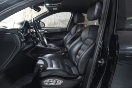 
                                                                                        Voiture
                                                                                         Porsche Macan Turbo V6 3.6 400