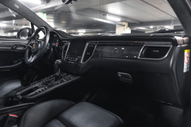 
                                                                                        Voiture
                                                                                         Porsche Macan Turbo V6 3.6 400