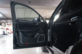 
                                                                                        Voiture
                                                                                         Porsche Macan Turbo V6 3.6 400