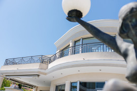 Vente
Pour horizon, la Méditerranée