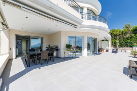 Vente
Pour horizon, la Méditerranée