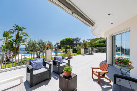Vente
Pour horizon, la Méditerranée