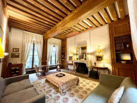 Location
Prestigious Apartment in a Historic Building on the Famous Île Saint-Louis (loyer tout inclus)