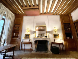 Location
Prestigious Apartment in a Historic Building on the Famous Île Saint-Louis (loyer tout inclus)