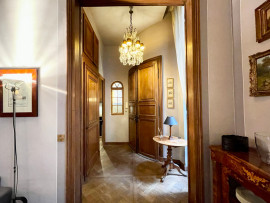 Location
Prestigious Apartment in a Historic Building on the Famous Île Saint-Louis (loyer tout inclus)