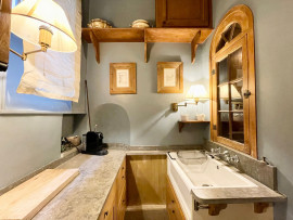 Location
Prestigious Apartment in a Historic Building on the Famous Île Saint-Louis (loyer tout inclus)