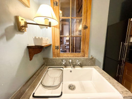 Location
Prestigious Apartment in a Historic Building on the Famous Île Saint-Louis (loyer tout inclus)