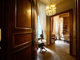 Location
Prestigious Apartment in a Historic Building on the Famous Île Saint-Louis (loyer tout inclus)