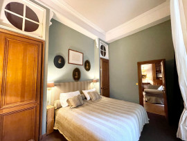 Location
Prestigious Apartment in a Historic Building on the Famous Île Saint-Louis (loyer tout inclus)