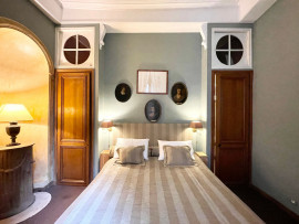 Location
Prestigious Apartment in a Historic Building on the Famous Île Saint-Louis (loyer tout inclus)