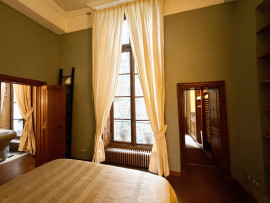 Location
Prestigious Apartment in a Historic Building on the Famous Île Saint-Louis (loyer tout inclus)
