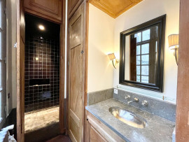 Location
Prestigious Apartment in a Historic Building on the Famous Île Saint-Louis (loyer tout inclus)