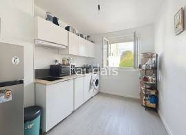 
                                                                                        Vente
                                                                                         PROCHE CENTRE VILLE ET COLLEGE