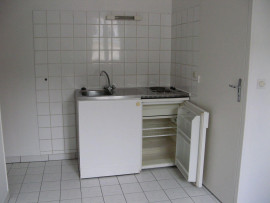 
                                                                                        Location
                                                                                         Proche FAC St Serge : charmant 2 pièces