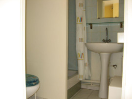 
                                                                                        Location
                                                                                         Proche FAC St Serge : charmant 2 pièces