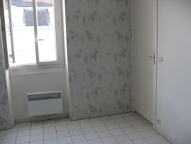 
                                                                                        Location
                                                                                         Proche FAC St Serge : charmant 2 pièces