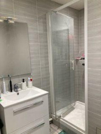 
                                                                                        Location
                                                                                         Proche gare, centre ville et axes routiers