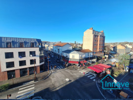 
                                                                                        Vente
                                                                                         Proche gare de Porchefontaine : 2/3 pièces plein de charme avec