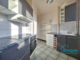 
                                                                                        Vente
                                                                                         Proche gare de Porchefontaine : 2/3 pièces plein de charme avec